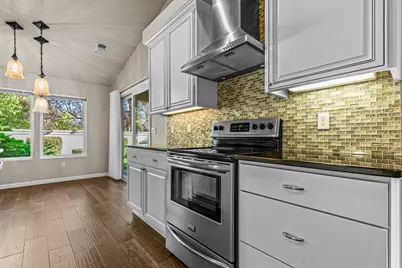 601 Summerwood Drive, Medford, OR 97504 - Photo 8