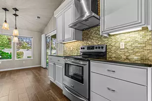 601 Summerwood Dr, Medford, OR 97504 - Photo 8