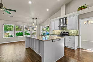 601 Summerwood Dr, Medford, OR 97504 - Photo 4