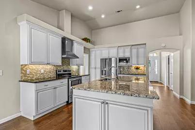 601 Summerwood Drive, Medford, OR 97504 - Photo 6