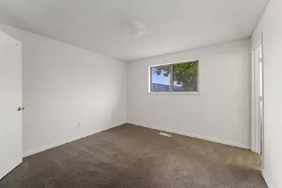 2098 Delta Waters Road, Medford, OR 97504 - Photo 18