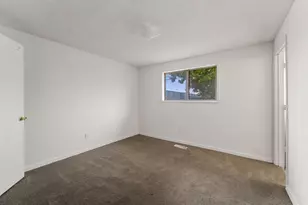 2098 Delta Waters Rd, Medford, OR 97504 - Photo 18