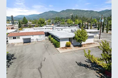 125 NE Manzanita Avenue, Grants Pass, OR 97526 - Photo 28