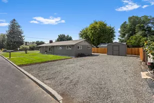 615 NE Fairview St, Prineville, OR 97754 - Photo 2