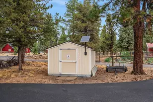 70120 Mustang Dr, Sisters, OR 97759 - Photo 4