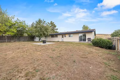 10242 McGuire Avenue, Klamath Falls, OR 97603 - Photo 2