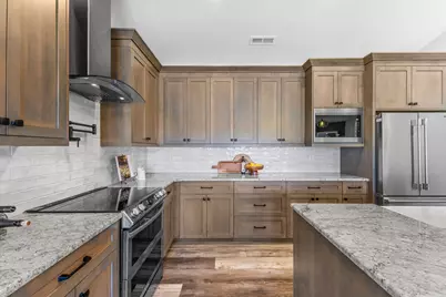 625 NW Crater Lake Drive, Dallas, OR 97338 - Photo 10