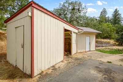 301 Robmar Lane, Grants Pass, OR 97527 - Photo 6