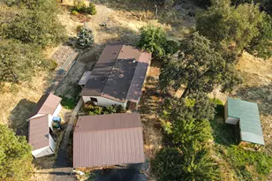 301 Robmar Ln, Grants Pass, OR 97527 - Photo 2