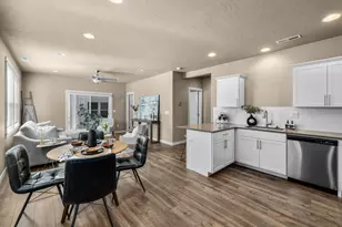 3482 NW 7th St, Redmond, OR 97756 - Photo 2