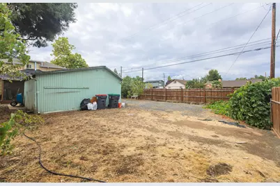 854 W 2nd Street, Medford, OR 97501 - Photo 38