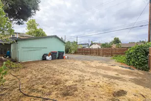 854 W 2nd St, Medford, OR 97501 - Photo 38