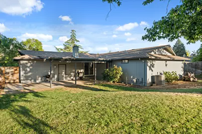 2587 Hawaiian Avenue, Medford, OR 97504 - Photo 4