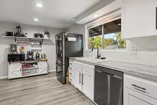 2587 Hawaiian Ave, Medford, OR 97504 - Photo 12