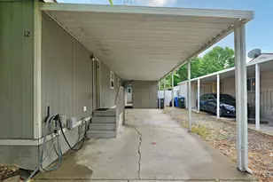 633 E Archwood Dr, Eagle Point, OR 97524 - Photo 2