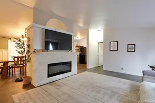 633 E Archwood Dr, Eagle Point, OR 97524 - Photo 8