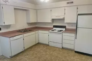 889 Valley View Dr, Medford, OR 97504 - Photo 8