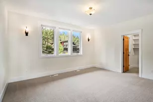 3160 N W Colonial Dr, Bend, OR 97703 - Photo 34