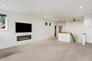 3160 N W Colonial Dr, Bend, OR 97703 - Photo 32