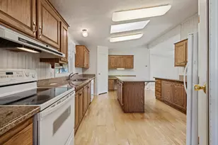 4200 Summers Ln, Klamath Falls, OR 97603 - Photo 18