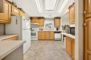 555 Freeman Rd, Central Point, OR 97502 - Photo 8