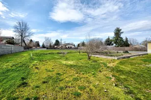 1225 Corona Ave, Medford, OR 97504 - Photo 40