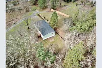 581 Azalea Drive, Grants Pass, OR 97526 - Photo 2