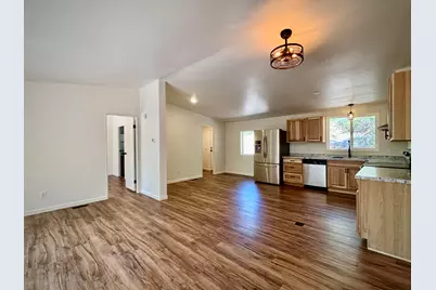 581 Azalea Drive, Grants Pass, OR 97526 - Photo 4