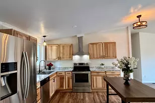 581 Azalea Dr, Grants Pass, OR 97526 - Photo 6