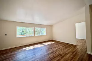 581 Azalea Dr, Grants Pass, OR 97526 - Photo 12