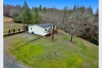 581 Azalea Drive, Grants Pass, OR 97526 - Photo 1