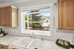 380 Hemlock Ln, Ashland, OR 97520 - Photo 42