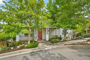 380 Hemlock Ln, Ashland, OR 97520 - Photo 2