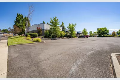 2090 Commerce Drive, Medford, OR 97504 - Photo 52