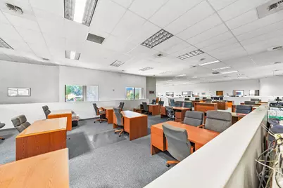 2090 Commerce Drive, Medford, OR 97504 - Photo 10