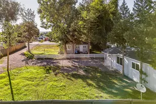 1827 Summers Ln, Klamath Falls, OR 97603 - Photo 2