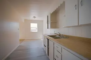 854 W Stewart Ave, Medford, OR 97501 - Photo 2