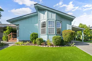 208 NW Creekside Dr, Grants Pass, OR 97526 - Photo 2