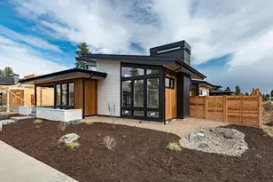 3337 NW Leavitt Ln, Bend, OR 97703 - Photo 2