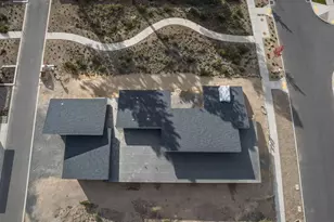 3337 NW Leavitt Ln, Bend, OR 97703 - Photo 8