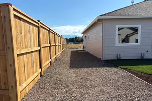 3739 Ford Dr, Medford, OR 97504 - Photo 4