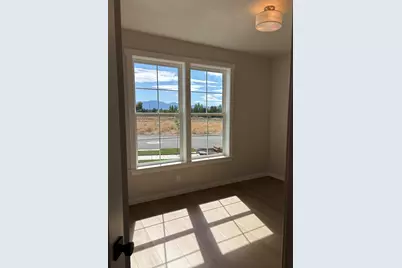 3739 Ford Drive, Medford, OR 97504 - Photo 6