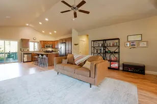 61194 Geary Dr, Bend, OR 97702 - Photo 10