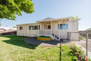 246 SE 6th St, Redmond, OR 97756 - Photo 2