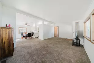 246 SE 6th St, Redmond, OR 97756 - Photo 6