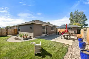 335 Applewood Dr, Central Point, OR 97502 - Photo 26