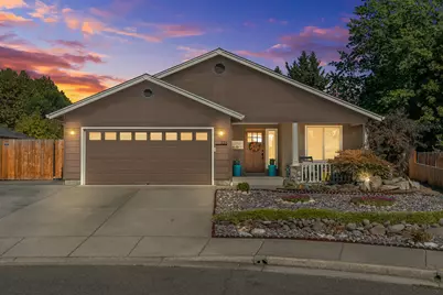 335 Applewood Drive, Central Point, OR 97502 - Photo 2