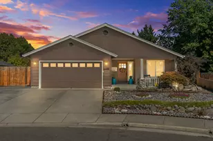 335 Applewood Dr, Central Point, OR 97502 - Photo 2