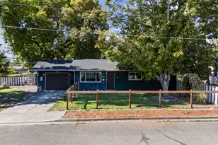 710 SE 12th St, Grants Pass, OR 97526 - Photo 4