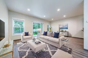 3860 Creek View Dr, Medford, OR 97504 - Photo 10